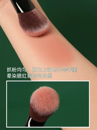 M65 Angled Cream Blush Brush for Seamless Application