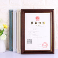 American Retro Acrylic Photo Frame with Hollow Design for Tabletop Display