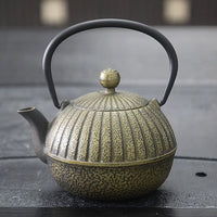 Cast Iron Teapot with Garlic Pattern for Tea Ceremony and Boiling Water