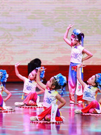 Kids' Chinese Opera Dan Role Performance Costume with Fan and Headdress