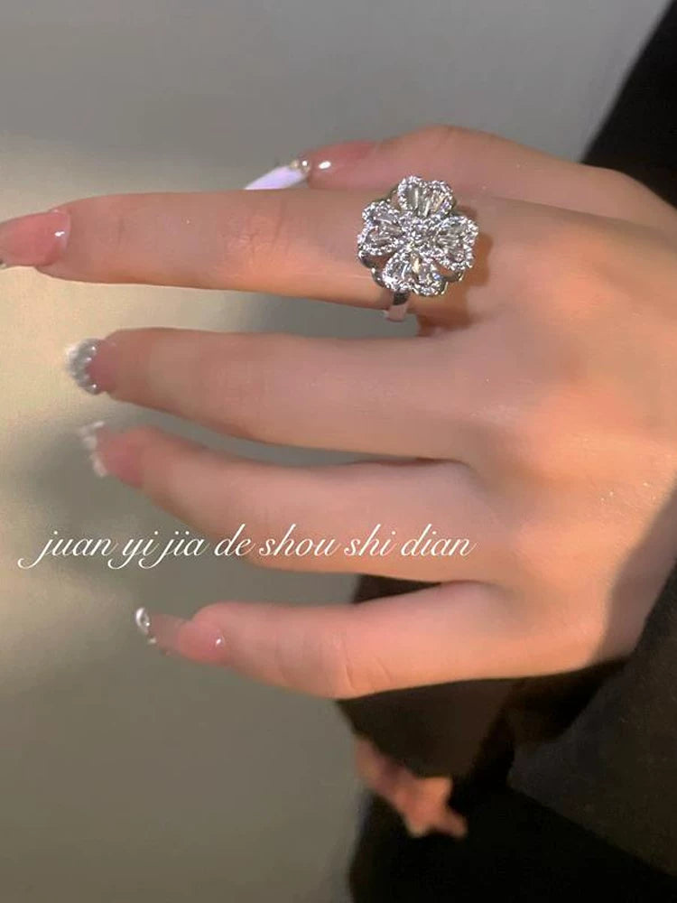Four-Leaf Clover Rotatable Ring for Women, Adjustable Opening, Elegant Design