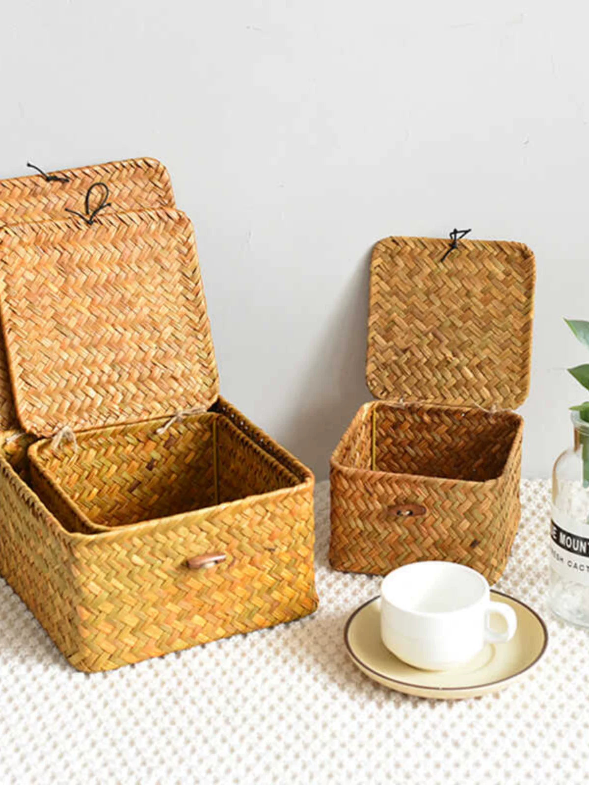 Seagrass Woven Storage Basket with Lid for Snacks, Sundries, and Home Organization