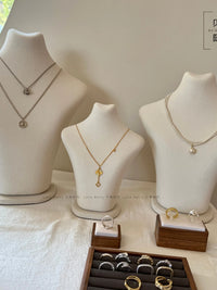 Linen Mannequin Necklace Display Stand for Jewelry and Pearl Diamond Necklaces