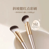 Angled Blush Brush for Cream & Liquid Blushes, Professional Contouring & Stippling Makeup Brush, Portable & Soft