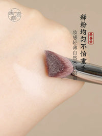 Huachuntang H393 Angled Triangle Highlight & Contour Brush for Face Concealer and Brightening