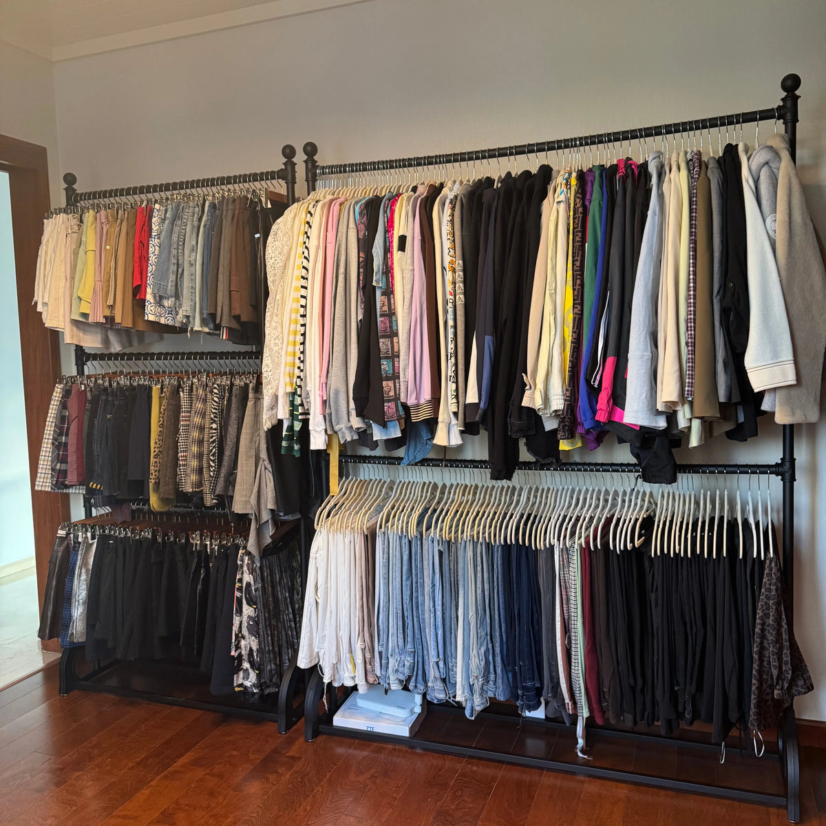 Adjustable Double/Triple Layer Iron Art Garment Rack for Retail Display