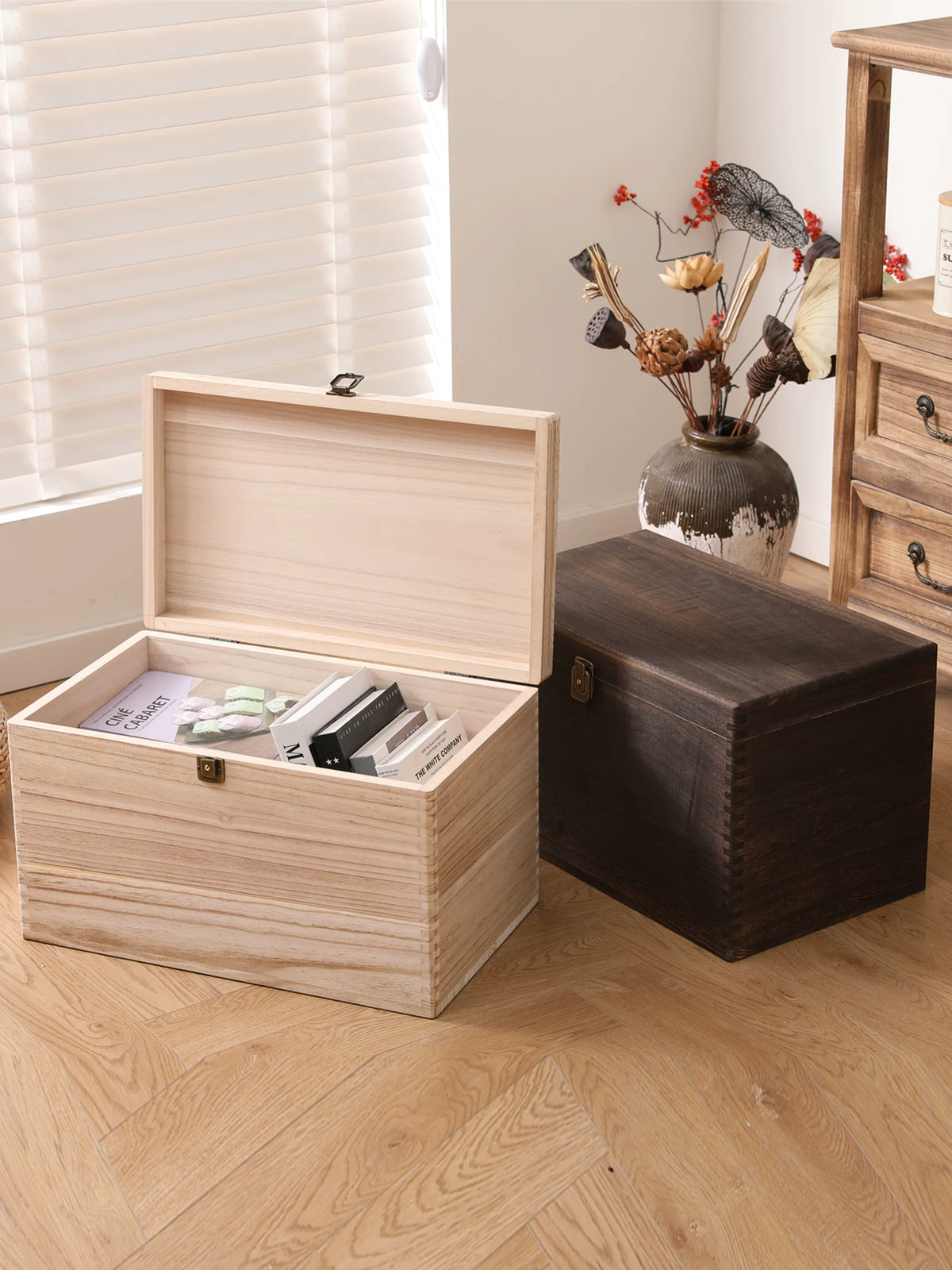 Thickened Solid Wood Storage Chest with Lock, Large Capacity Vintage Moisture-Proof Organizer for Clothes and Toys