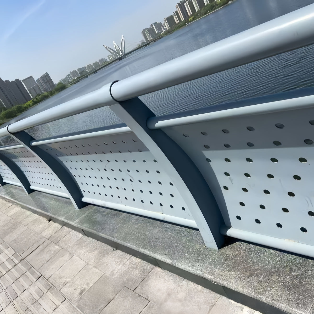 Galvanized Steel Safety Fence Railing for Roads, Parks, and Residential Areas