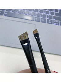 Guo Xiaoniu Portable Double-Ended Eyebrow and Eyeliner Brush for Wild Brows and Eye Makeup