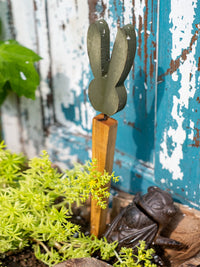 Juhan Iron Art Garden Plant Stake Decor with Wooden Pot Holder for Outdoor Garden Decoration