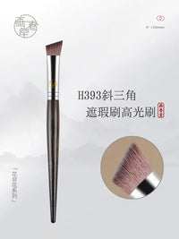 Huachuntang H393 Angled Triangle Highlight & Contour Brush for Face Concealer and Brightening