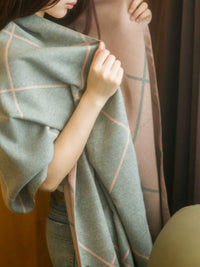 Women's Double-Sided Plaid Shawl Scarf, Thickened Warm Cape Blanket for Autumn/Winter Office Nap