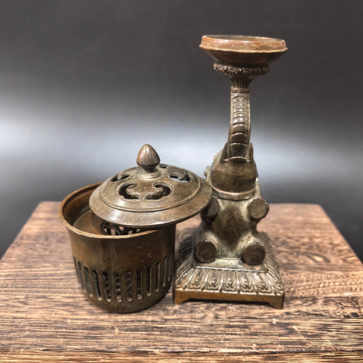 Vintage Chinese Palace Lantern Style Brass Incense Burner Candle Holder for Home Decor and Tea Ceremony
