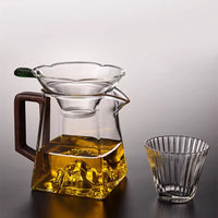 Mountain View High Borosilicate Glass Fairness Cup with Wooden Handle for Kung Fu Tea Ceremony