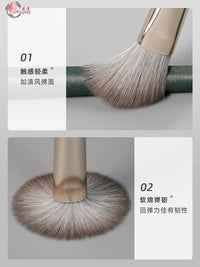 Green Cloud Eyeshadow Brush Set with Soft Bristles and Portable Bag for Beginners