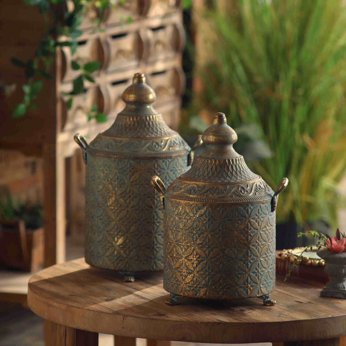 Rustic Iron Vase with Lid and Handles - Distressed Finish Decorative Storage Box