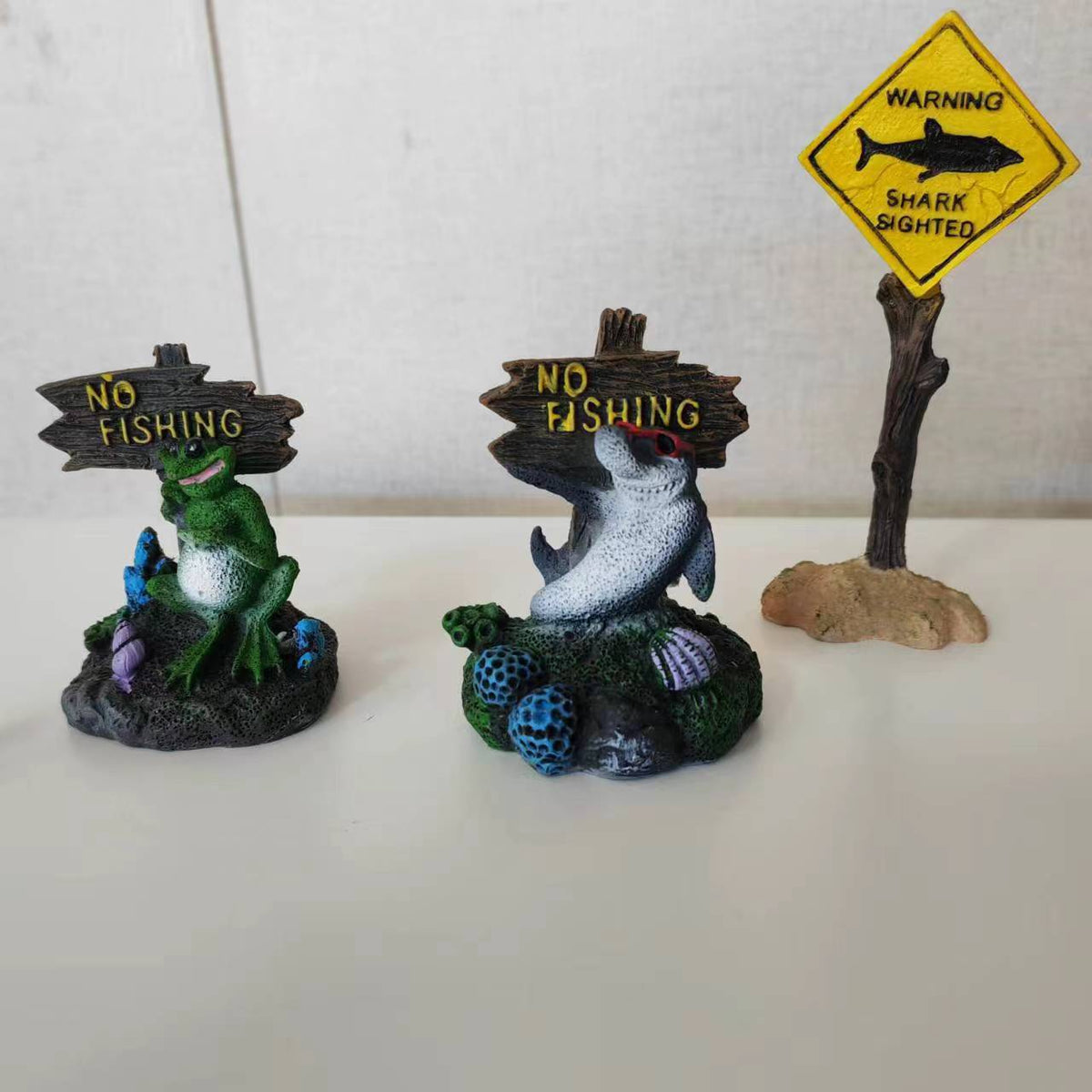 Aquarium Resin Warning Sign Ornament - Shark/Frog Skull Decor