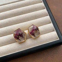 New European & American Dried Flower Resin Stud Earrings for Women, Fashionable Everyday Retro Jewelry