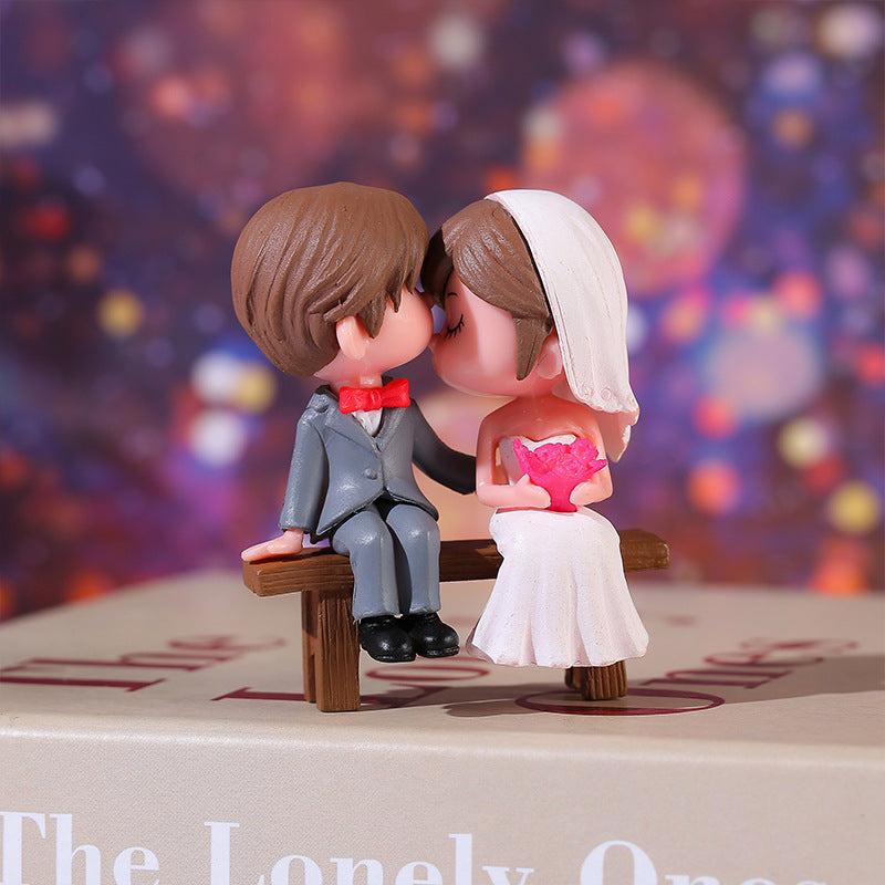 Miniature Couple Figurines with Bench for Micro Landscape Decor