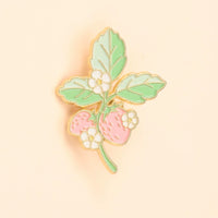 Fresh Strawberry Plant Brooch Sweet Floral Metal Pin Cute Fruit Series Apparel Accessory