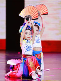 Kids' Chinese Opera Dan Role Performance Costume with Fan and Headdress