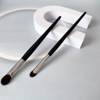 Finger-Shaped Eyeshadow Brush for Blending and Highlighting, Natural Wool Bristles