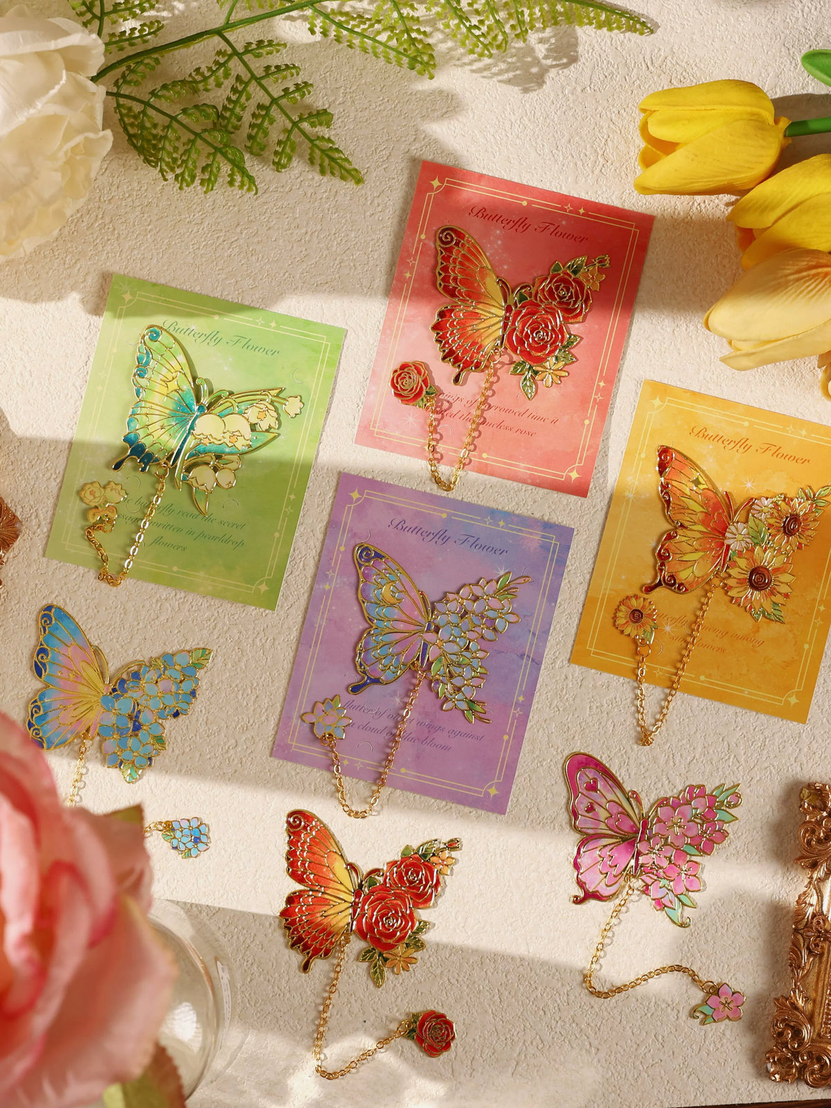 Creative Butterfly Floral Metal Hollow Brass Bookmark with Pendant, Vintage High-Value Colored Stationery for Students and Gifts