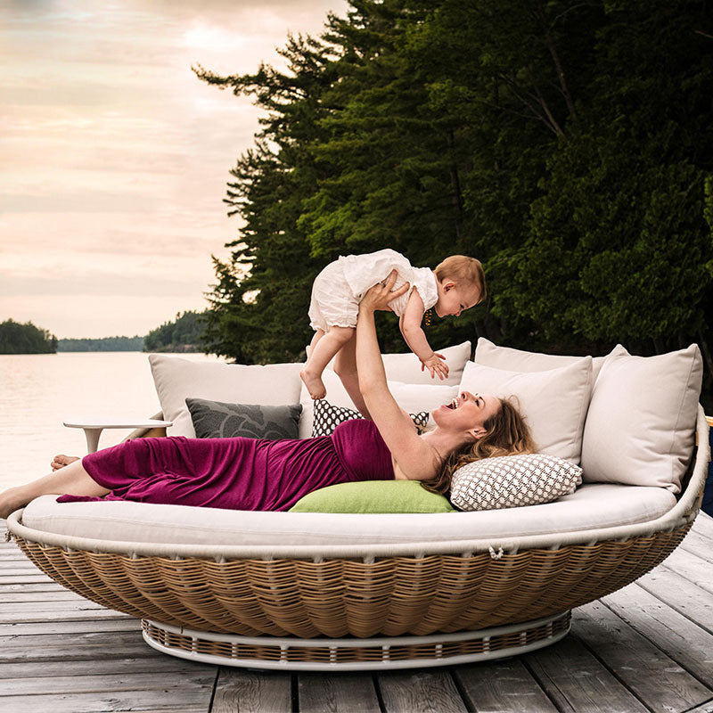 Outdoor Rattan Round Daybed Swing Chair for Garden Patio