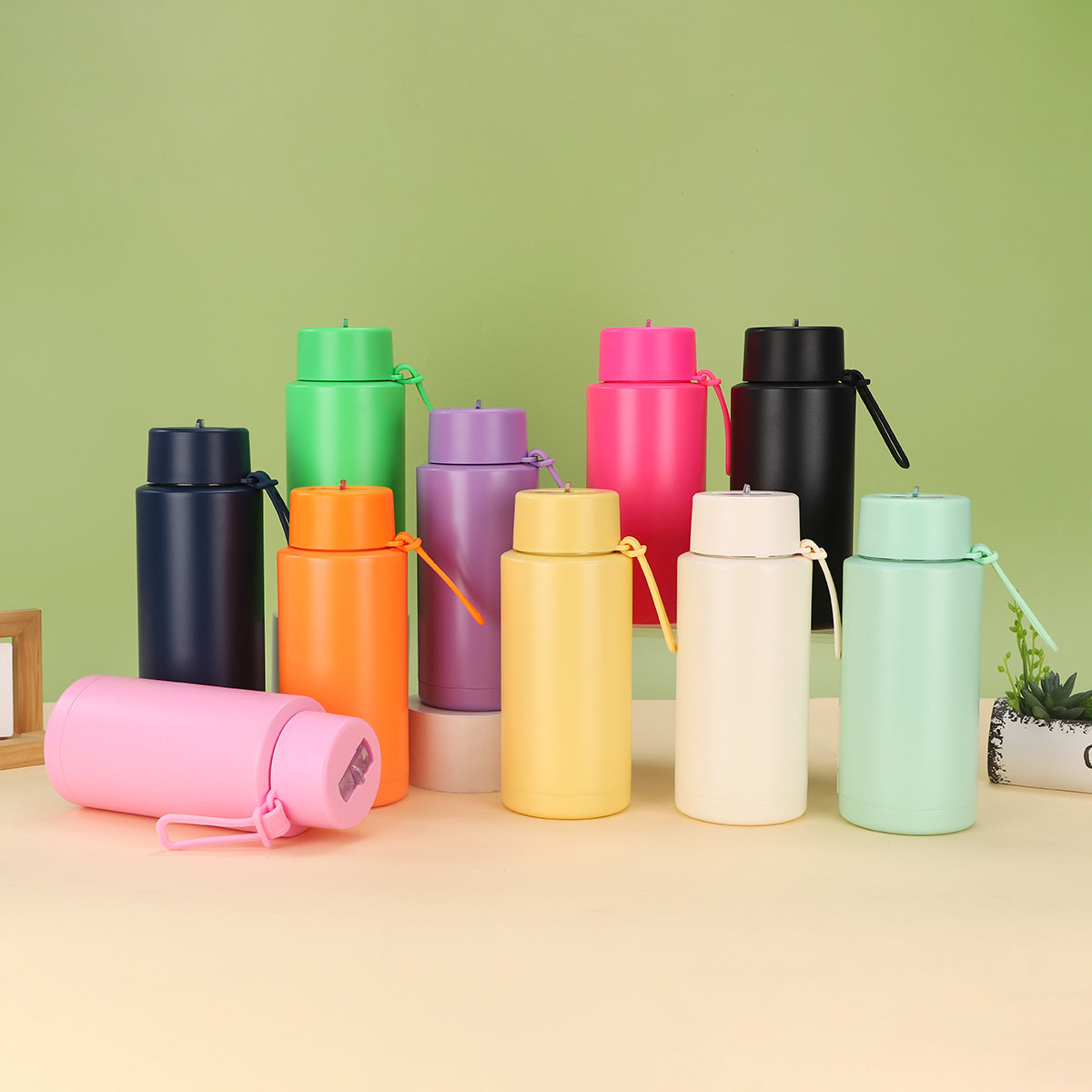 Large Capacity 304 Stainless Steel Insulated Water Bottle with Silicone Handle and Straw for Outdoor Sports and Car Travel