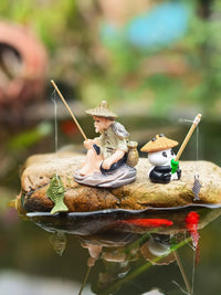 Miniature Fishing Old Man Figurine for Micro Landscape Aquariums and Bonsai Decor