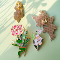 Enamel Iris Flower Brooch Pin for Women, Elegant Floral Lapel Pin Badge