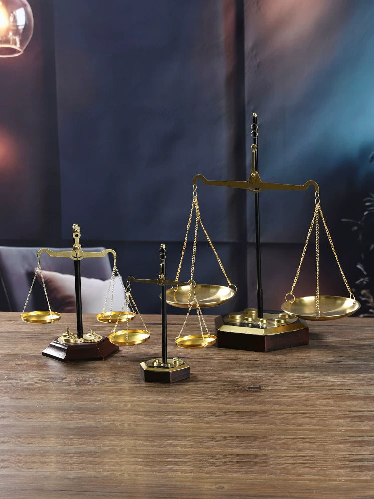 Vintage Balance Scale Model Ornament for Office and Cafe Decor