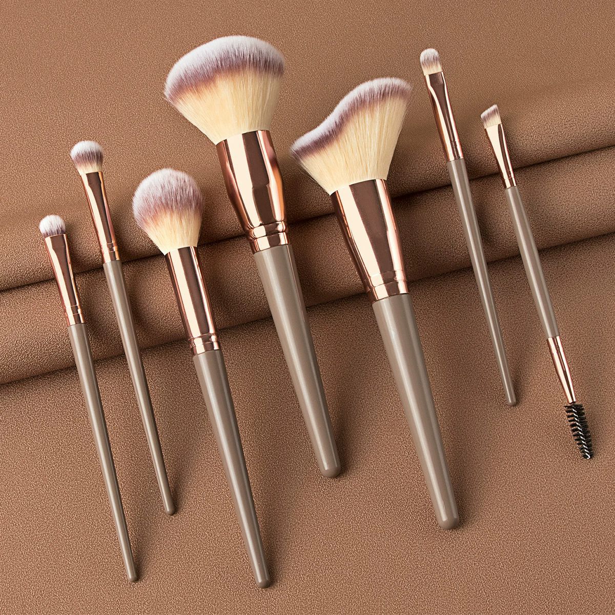 7-Piece Soft Bristle Makeup Brush Set for Foundation, Blush, Eyeshadow, Concealer, and Powder