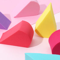 Petal-Shaped Triangle Makeup Sponge for Liquid Foundation & BB Cream, Wet/Dry Use, Soft & Easy Application