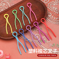 Plastic Bobbin Clips Thread Holders for Sewing Machine Spools Prevent Thread Unraveling