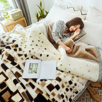 Double-Sided Raschel Plush Blanket for All Seasons - Thickened Winter Throw & Air Conditioning Quilt