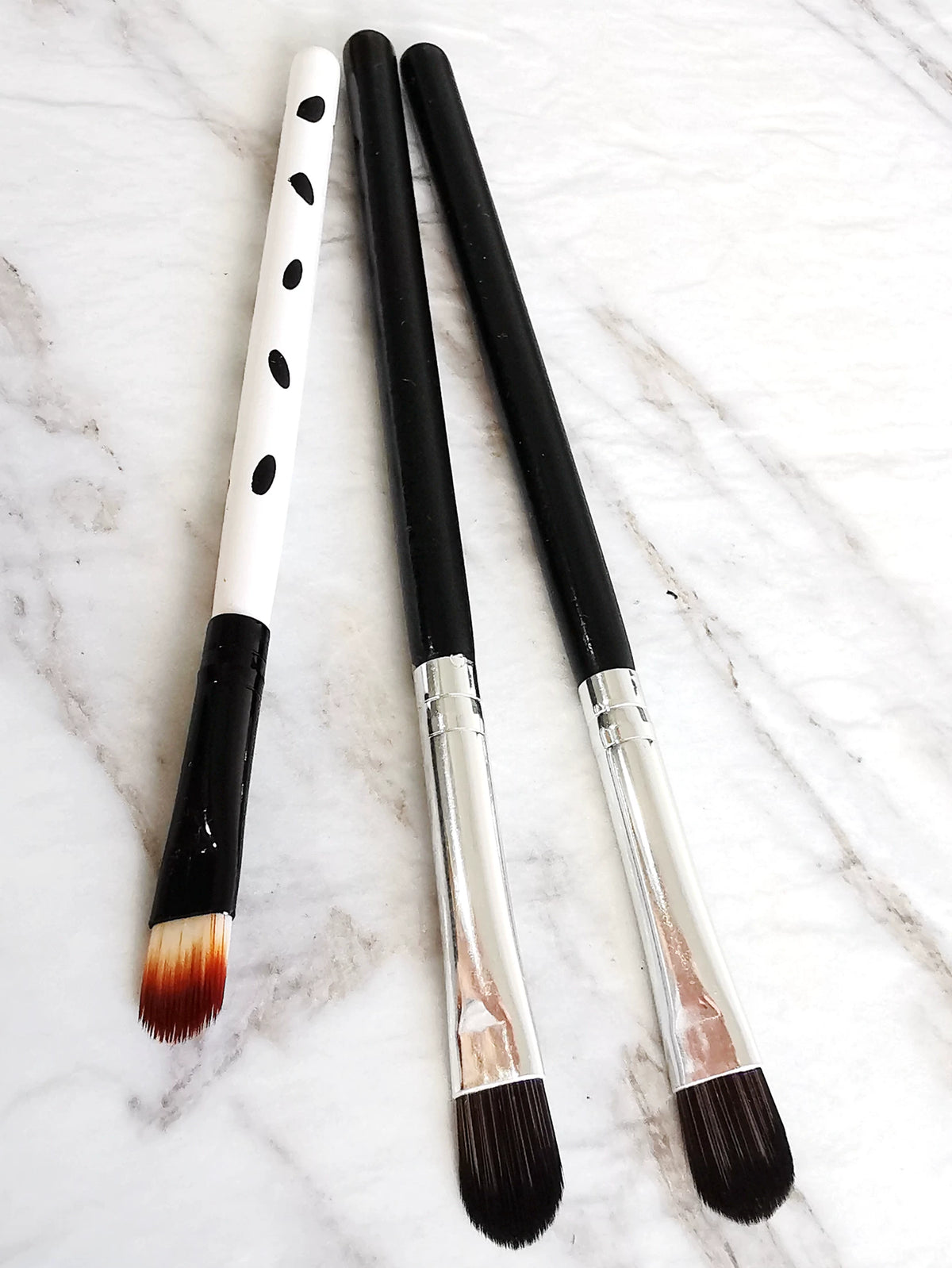 Wooden Handle Eyeshadow and Eyebrow Brush
