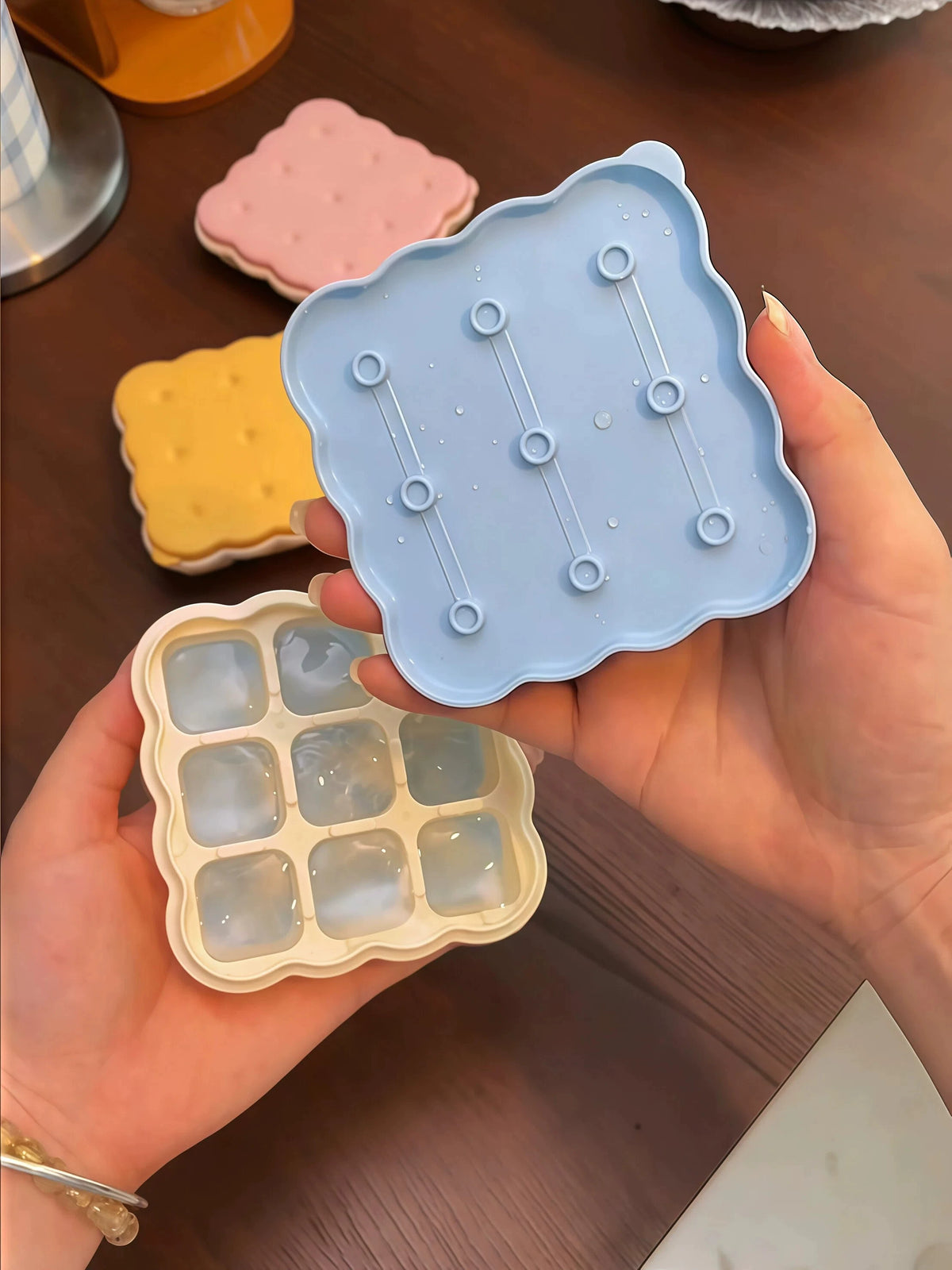 Reusable Silicone Ice Cube Tray with Storage Bin, Easy Release Food-Grade Ice Maker Mold for Home