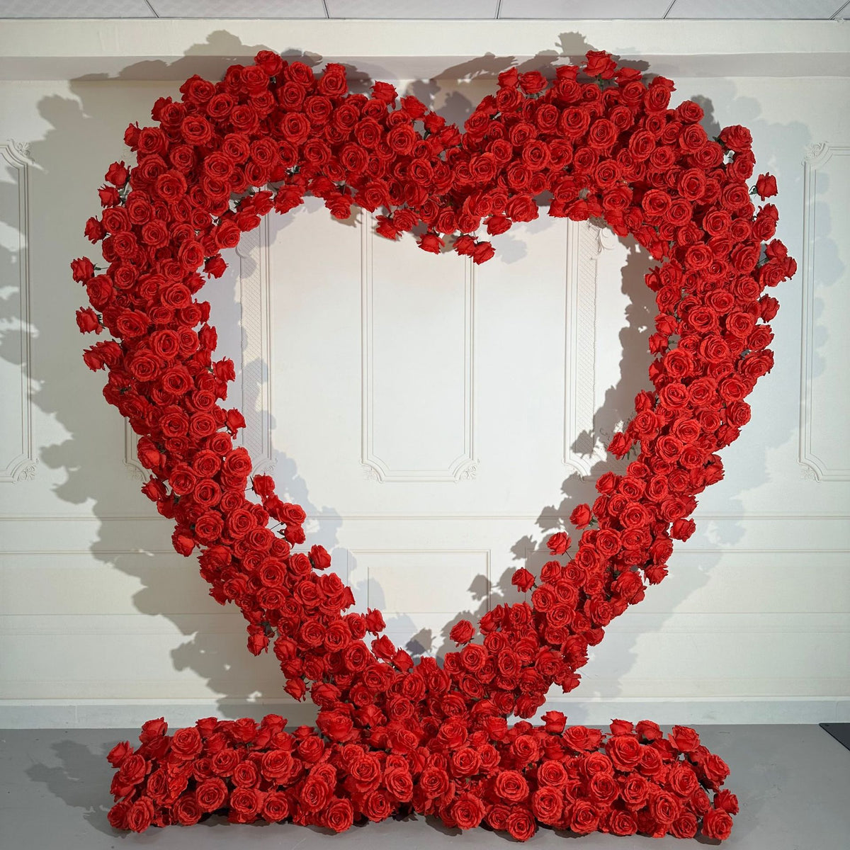 Rose Red Heart-shaped Artificial Flower Arch for Wedding Decoration and Event Decor