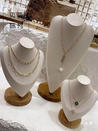 Wooden Heart-Shaped Neck Jewelry Display Stand Mannequin Bust for Necklaces and Pendants