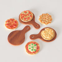 Dollhouse Miniature Pizza Model with Tray, 2-Piece Set for DIY Scene Decoration