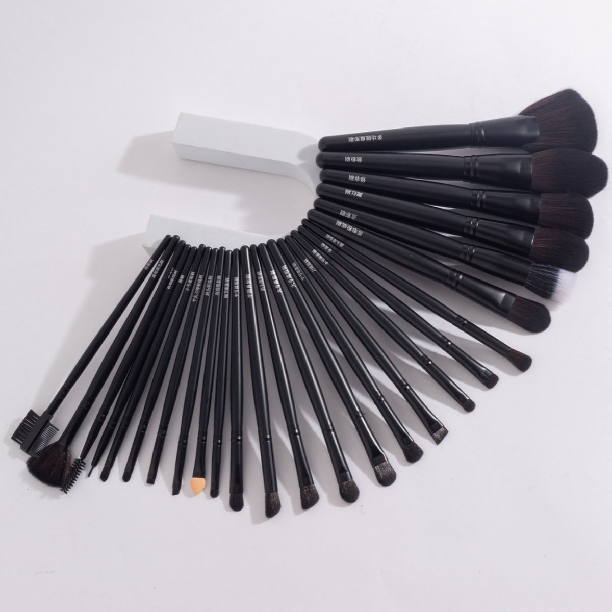 Professional Makeup Brush Set with Wooden Handles and Horse Hair Bristles, Cosmetic Tool Kit with Storage Bag