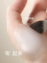 Gudie Triangle Highlight Brush Set for Face Contouring and Concealing