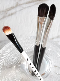 Wooden Handle Eyeshadow and Eyebrow Brush