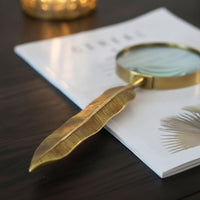Enlarging Glass with Feather Handle Vintage-Themed Easy to Use Handheld Enlarging Glass for Collectors, Readers