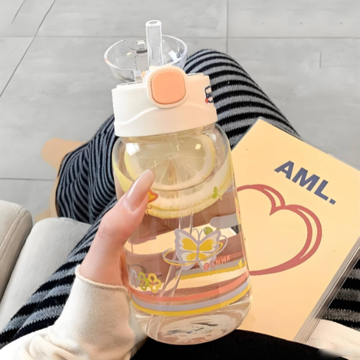 Cute Design Glass Water Bottle with Time Marker Heat and Cold Resistant Borosilicate Glass Bottle with Straw Safe for Home, Outdoor, Gym
