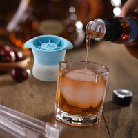 Soft Drinks Round Ice Maker for Your Home Bar, Food Grade Silicone Ball Maker for Party Supplies, Easy to Use Slow Melting Ice Sphere, 1 Pack