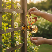 Outdoor Ant Garden Ornament Whimsical Hanging Decoration Eco-Friendly Solar Hanging Light with Wire Frame Rechargeable for Gardeners