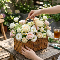 Hand-Woven Flower Basket Indoor Outdoor Use Pastoral Aesthetic Flower Holder Versatile Woven Planter Basket for Gardeners, Patio, Balcony, Living Room