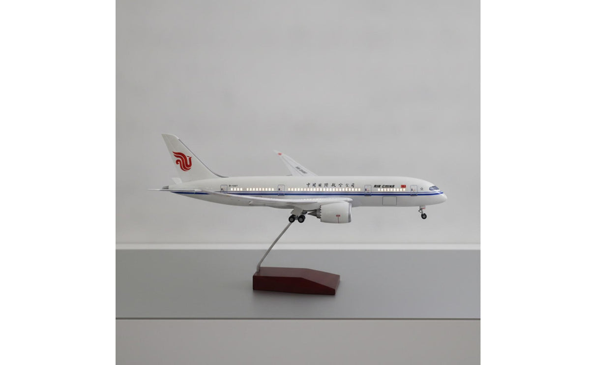 1:130 Scale Jumbo Jet Model | Collectible, Airplane Model with, for Office Decoration